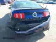 2012 Ford Mustang GT Premium z VIN 1ZVBP8CF1C5277764, wystawiony jako IAAI lot #43191730 z przebiegiem 52 459 mil mil oraz . Historia ofert i sprzedaży dostępna na DreamBid. Obrazek 6.