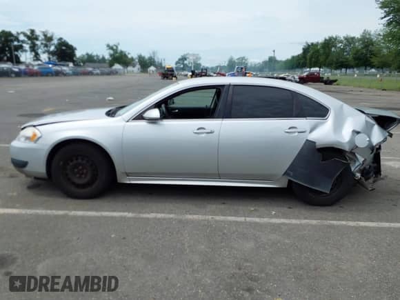 2012 Chevrolet Impala Police Police with VIN 2G1WD5E33C1289195, listed as a IAAI auction lot 42729988 with 218,586 mi miles and . Bid and sale history available at DreamBid. Image 14.