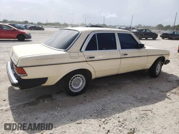 1985 Mercedes-Benz 300 с VIN WDBAB33CXFA263975, выставлен на аукционе Copart как лот 63204615 с пробегом 291 107 миль миль и Чистый • Clean title. История ставок и продаж доступна на DreamBid. Изображение 3.