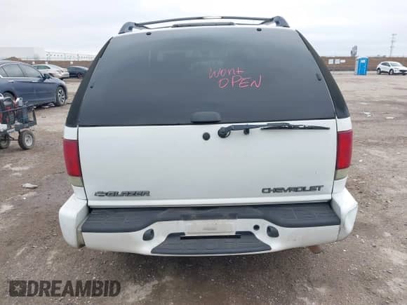 2002 Chevrolet Blazer LS с VIN 1GNCS18W42K105497, выставлен на аукционе IAAI как лот 41572072 с пробегом 142 486 миль миль и . История ставок и продаж доступна на DreamBid. Изображение 16.