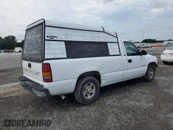2000 Chevrolet Silverado 1500 with VIN 1GCEC14V0YE251964, listed as a Copart auction lot 66837635 with 402,207 mi miles and Salvage title. Bid and sale history available at DreamBid. Image 3.