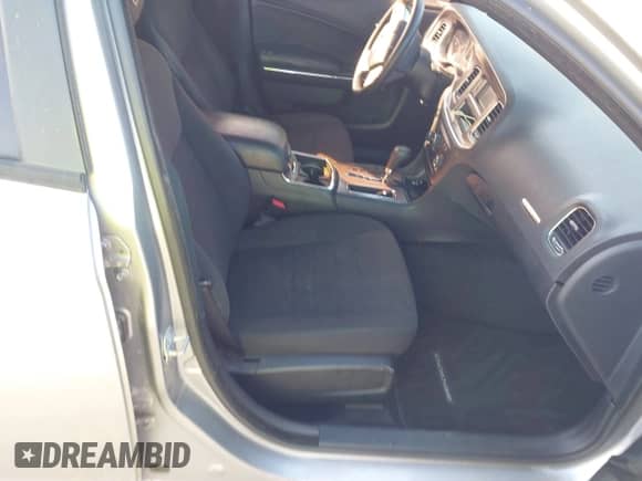 2014 Dodge Charger SE z VIN 2C3CDXBG9EH192983, wystawiony jako IAAI lot #43553133 z przebiegiem 124 512 mil mil oraz . Historia ofert i sprzedaży dostępna na DreamBid. Obrazek 5.