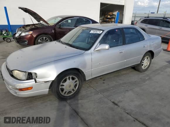 1992 Toyota Camry с VIN JT2VK13E7N0096822, выставлен на аукционе Copart как лот 71635274 с пробегом 172 511 миль миль и Списание • Salvage title. История ставок и продаж доступна на DreamBid. Изображение 1.