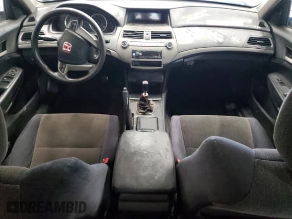 2010 Honda Accord LX z VIN 1HGCP2E35AA030907, wystawiony jako Copart lot #82470445 z przebiegiem 154 826 mil mil oraz Czysty tytuł • Clean title. Historia ofert i sprzedaży dostępna na DreamBid. Obrazek 8.