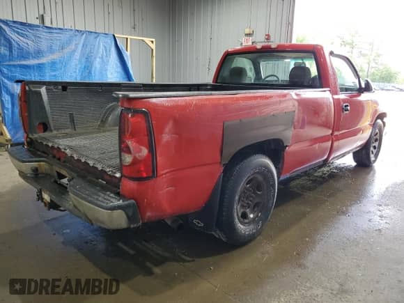 2006 Chevrolet Silverado 1500 Work Truck z VIN 1GCEC14V06E284962, wystawiony jako Copart lot #63103685 z przebiegiem 231 471 mil mil oraz Szkoda całkowita • Salvage title. Historia ofert i sprzedaży dostępna na DreamBid. Obrazek 3.