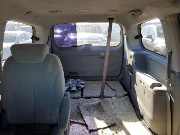 2007 Hyundai Entourage GLS с VIN KNDMC233576034971, выставлен на аукционе Copart как лот 87926765 с пробегом 177 920 миль миль и Списание • Salvage title. История ставок и продаж доступна на DreamBid. Изображение 10.