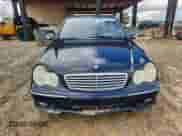 2005 Mercedes-Benz C 230 Kompressor z VIN WDBRF40JX5F717417, wystawiony jako Copart lot #90592545 z przebiegiem 174 613 mil mil oraz Czysty tytuł • Clean title. Historia ofert i sprzedaży dostępna na DreamBid. Obrazek 5.