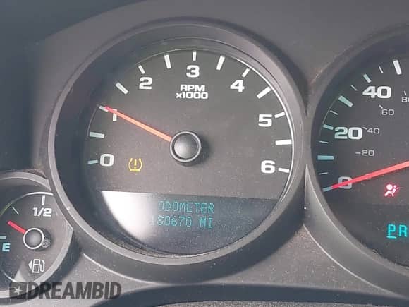 2011 Chevrolet Silverado 1500 LS z VIN 3GCPKREA0BG182991, wystawiony jako IAAI lot #41925926 z przebiegiem 180 670 mil mil oraz . Historia ofert i sprzedaży dostępna na DreamBid. Obrazek 15.
