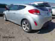 2012 Hyundai Veloster w/Black Int с VIN KMHTC6AD4CU021595, выставлен на аукционе IAAI как лот 42004371 с пробегом 149 637 миль миль и . История ставок и продаж доступна на DreamBid. Изображение 3.