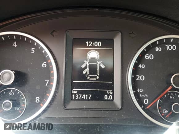 2017 Volkswagen Tiguan с VIN WVGMV7AX6HK002838, выставлен на аукционе Copart как лот 64211654 с пробегом 85 386 миль миль и Списание • Salvage title. История ставок и продаж доступна на DreamBid. Изображение 9.