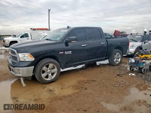 2016 Ram 1500 Lone Star z VIN 3C6RR6LT9GG289088, wystawiony jako Copart lot #65950945 z przebiegiem 121 324 mil mil oraz Czysty tytuł • Clean title. Historia ofert i sprzedaży dostępna na DreamBid. Obrazek 1.
