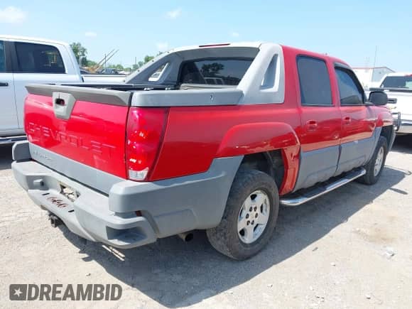 2002 Chevrolet Avalanche with VIN 3GNEC13T62G311995, listed as a IAAI auction lot 42739395 with 260,105 mi miles and . Bid and sale history available at DreamBid. Image 4.