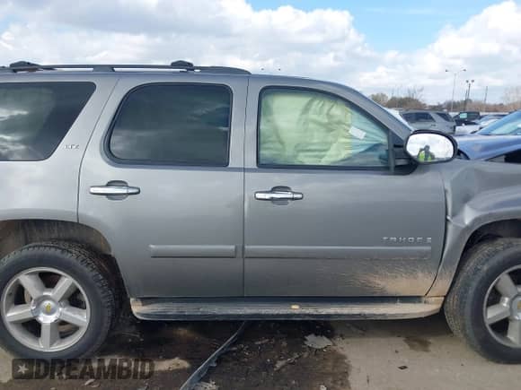 2008 Chevrolet Tahoe LTZ с VIN 1GNFC13068R109953, выставлен на аукционе IAAI как лот 41511683 с пробегом 199 184 миль миль и . История ставок и продаж доступна на DreamBid. Изображение 13.