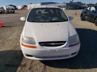 2004 Chevrolet Aveo z VIN KL1TD62644B172975, wystawiony jako Copart lot #80794294 z przebiegiem 65 717 mil mil oraz Czysty tytuł • Clean title. Historia ofert i sprzedaży dostępna na DreamBid. Obrazek 5.