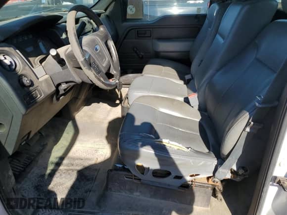 2013 Ford F-150 XLT z VIN 1FTMF1CM3DFB61286, wystawiony jako Copart lot #85270985 z przebiegiem 110 763 mil mil oraz Czysty tytuł • Clean title. Historia ofert i sprzedaży dostępna na DreamBid. Obrazek 7.