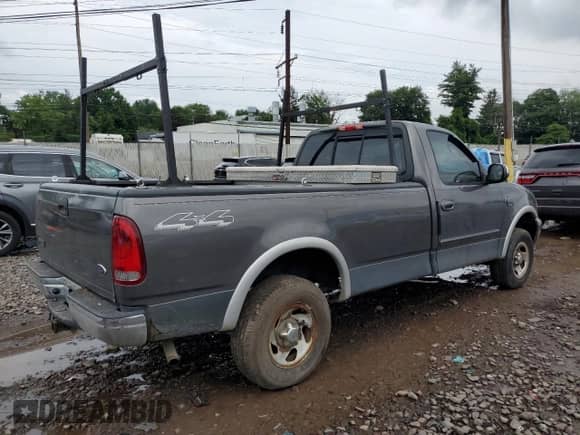 2002 Ford F-150 XL с VIN 2FTRF18W52CA50943, выставлен на аукционе Copart как лот 62456605 с пробегом Не указан миль и Списание • Salvage title. История ставок и продаж доступна на DreamBid. Изображение 3.