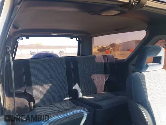 1988 Nissan Pathfinder z VIN JN8HD16Y3JW032843, wystawiony jako IAAI lot #43513726 z przebiegiem 198 673 mil mil oraz . Historia ofert i sprzedaży dostępna na DreamBid. Obrazek 8.