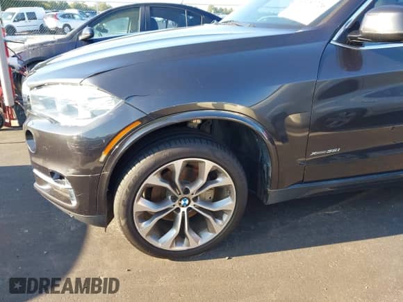 2018 BMW X5 xDrive35i с VIN 5UXKR0C51JL073530, выставлен на аукционе IAAI как лот 43157726 с пробегом 89 396 миль миль и . История ставок и продаж доступна на DreamBid. Изображение 17.