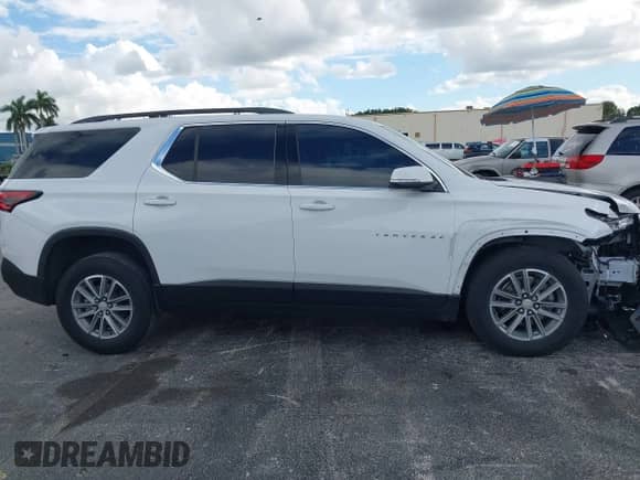 2022 Chevrolet Traverse LT Cloth z VIN 1GNERGKWXNJ170509, wystawiony jako IAAI lot #43359040 z przebiegiem 30 106 mil mil oraz . Historia ofert i sprzedaży dostępna na DreamBid. Obrazek 14.