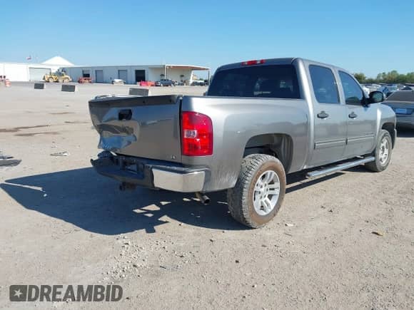 2012 Chevrolet Silverado 1500 LS z VIN 3GCPCREA2CG304751, wystawiony jako IAAI lot #43454086 z przebiegiem 201 223 mil mil oraz . Historia ofert i sprzedaży dostępna na DreamBid. Obrazek 4.