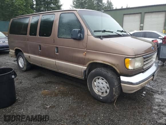1992 Ford Econoline Cargo с VIN 1FMEE11H2NHB41366, выставлен на аукционе Copart как лот 89864635 с пробегом 323 005 миль миль и Чистый • Clean title. История ставок и продаж доступна на DreamBid. Изображение 4.