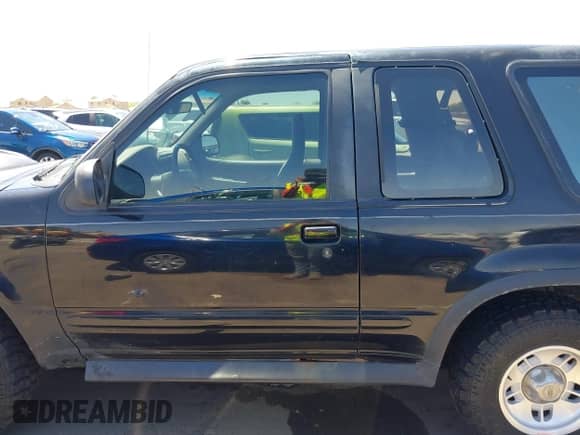 1996 Ford Explorer Eddie Bauer с VIN 1FMCU24X7TUD25192, выставлен на аукционе IAAI как лот 42278599 с пробегом 148 995 миль миль и . История ставок и продаж доступна на DreamBid. Изображение 14.