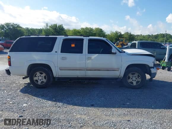 2005 Chevrolet Suburban LS с VIN 3GNEC16Z05G125924, выставлен на аукционе IAAI как лот 42241502 с пробегом 204 435 миль миль и . История ставок и продаж доступна на DreamBid. Изображение 13.