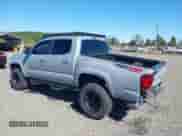 2019 Toyota Tacoma SR z VIN 5TFCZ5AN8KX193437, wystawiony jako IAAI lot #43278180 z przebiegiem 70 048 mil mil oraz . Historia ofert i sprzedaży dostępna na DreamBid. Obrazek 3.