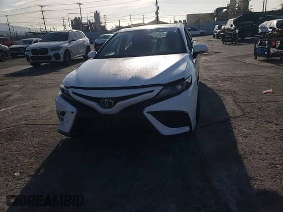 2022 Toyota Camry SE z VIN 4T1G11AK1NU673540, wystawiony jako Copart lot #42165795 z przebiegiem 12 396 mil mil oraz Szkoda całkowita • Salvage title. Historia ofert i sprzedaży dostępna na DreamBid. Obrazek 10.