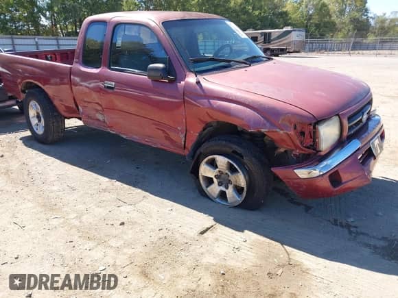 1998 Toyota Tacoma z VIN 4TAWM72NXWZ048525, wystawiony jako IAAI lot #43303270 z przebiegiem 306 334 mil mil oraz . Historia ofert i sprzedaży dostępna na DreamBid. Obrazek 6.