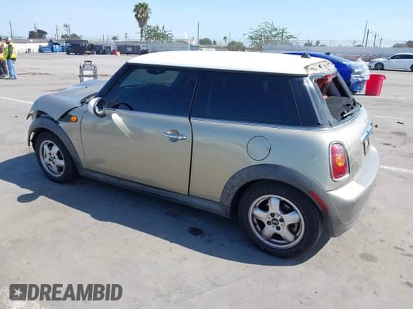 2007 MINI Hardtop with VIN WMWMF33537TT55761, listed as a IAAI auction lot 43072021 with 190,545 mi miles and . Bid and sale history available at DreamBid. Image 3.