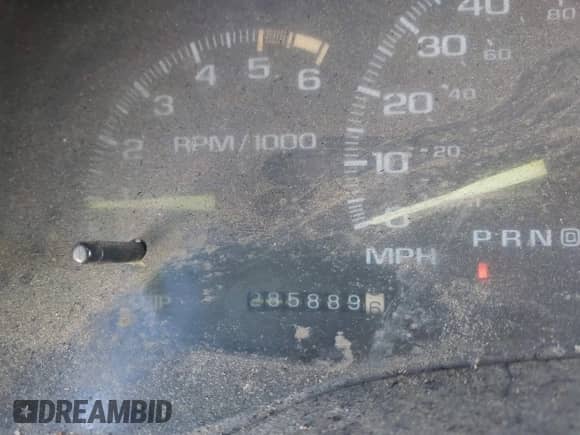 1996 GMC Sierra 1500 z VIN 2GTEC19M3T1502695, wystawiony jako IAAI lot #42199919 z przebiegiem 285 889 mil mil oraz . Historia ofert i sprzedaży dostępna na DreamBid. Obrazek 15.