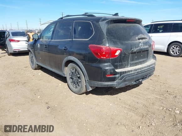 2019 Nissan Pathfinder S z VIN 5N1DR2MN7KC640454, wystawiony jako IAAI lot #41610337 z przebiegiem 111 661 mil mil oraz . Historia ofert i sprzedaży dostępna na DreamBid. Obrazek 3.