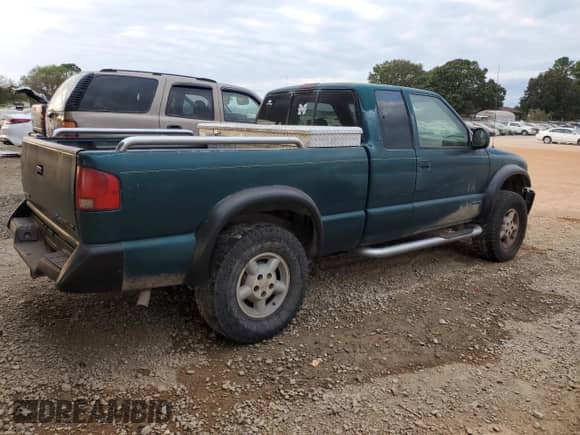 1996 Chevrolet S-10 LS с VIN 1GCCT19W3T8190691, выставлен на аукционе Copart как лот 76339374 с пробегом 269 178 миль миль и Списание • Salvage title. История ставок и продаж доступна на DreamBid. Изображение 3.