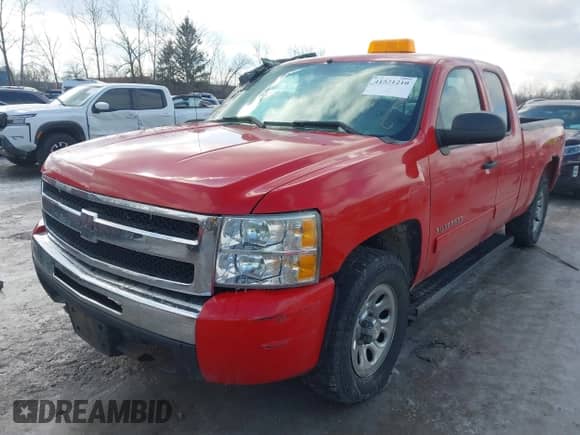 2010 Chevrolet Silverado 1500 LT with VIN 1GCSKSEA7AZ165833, listed as a IAAI auction lot 41521210 with 185,535 mi miles and . Bid and sale history available at DreamBid. Image 2.