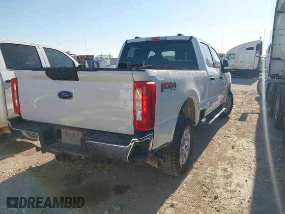 2024 Ford F-250 XL с VIN 1FT7W2BT6REC73458, выставлен на аукционе IAAI как лот 43403596 с пробегом 81 221 миль миль и . История ставок и продаж доступна на DreamBid. Изображение 4.