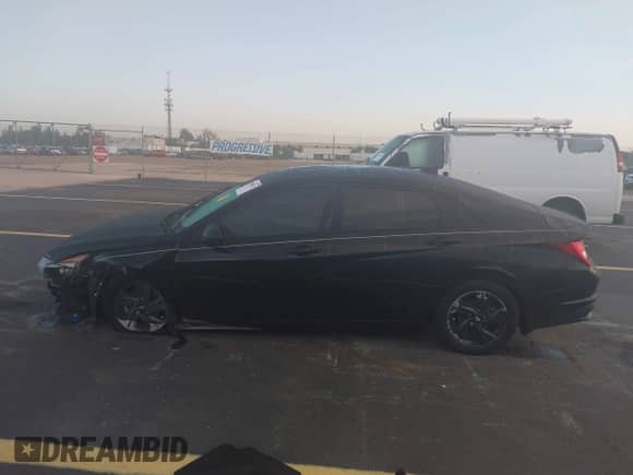 2022 Hyundai Elantra Blue z VIN KMHLM4AJ4NU014799, wystawiony jako IAAI lot #43069222 z przebiegiem 30 477 mil mil oraz . Historia ofert i sprzedaży dostępna na DreamBid. Obrazek 14.