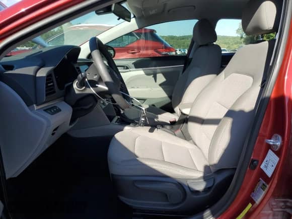2019 Hyundai Elantra Limited с VIN 5NPD84LF5KH448418, выставлен на аукционе Copart как лот 84622815 с пробегом 92 686 миль миль и Списание • Salvage title. История ставок и продаж доступна на DreamBid. Изображение 7.