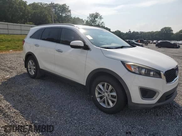 2018 Kia Sorento LX z VIN 5XYPG4A38JG413581, wystawiony jako Copart lot #64267455 z przebiegiem 177 424 mil mil oraz Czysty tytuł • Clean title. Historia ofert i sprzedaży dostępna na DreamBid. Obrazek 4.