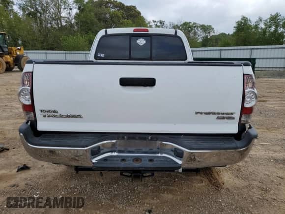 2015 Toyota Tacoma PreRunner with VIN 5TFTX4GN7FX038665, listed as a Copart auction lot 51214185 with 213,381 mi miles and Clean title. Bid and sale history available at DreamBid. Image 6.