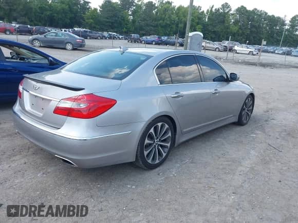 2012 Hyundai Genesis R-Spec z VIN KMHGC4DH6CU194748, wystawiony jako IAAI lot #42629871 z przebiegiem 89 762 mil mil oraz . Historia ofert i sprzedaży dostępna na DreamBid. Obrazek 4.