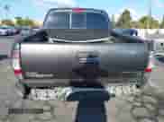2015 Toyota Tacoma PreRunner z VIN 3TMJU4GNXFM177811, wystawiony jako IAAI lot #43176687 z przebiegiem 129 127 mil mil oraz . Historia ofert i sprzedaży dostępna na DreamBid. Obrazek 6.