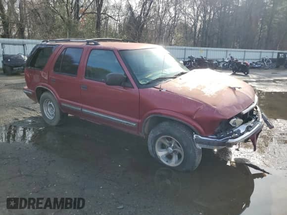 1999 Chevrolet Blazer LS z VIN 1GNCS13W9X2199990, wystawiony jako Copart lot #42741095 z przebiegiem 277 329 mil mil oraz Szkoda całkowita • Salvage title. Historia ofert i sprzedaży dostępna na DreamBid. Obrazek 4.