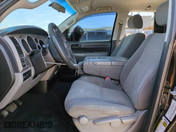 2012 Toyota Tundra z VIN 5TFRU5F10CX028076, wystawiony jako Copart lot #50353735 z przebiegiem 171 321 mil mil oraz Szkoda całkowita • Salvage title. Historia ofert i sprzedaży dostępna na DreamBid. Obrazek 7.