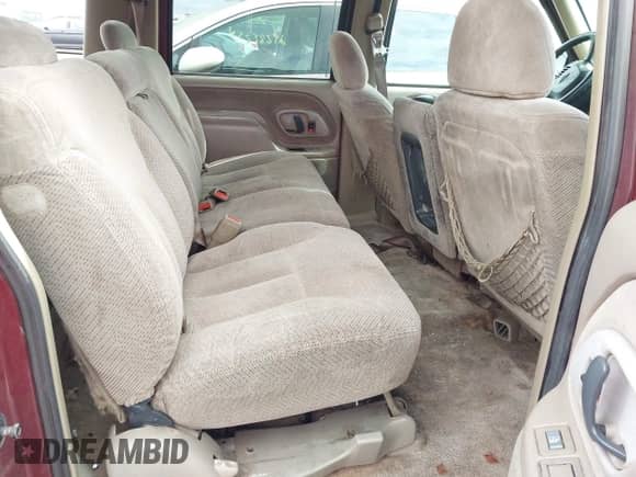 1999 Chevrolet Suburban z VIN 1GNFK16R1XJ302411, wystawiony jako IAAI lot #42547469 z przebiegiem 362 879 mil mil oraz . Historia ofert i sprzedaży dostępna na DreamBid. Obrazek 8.