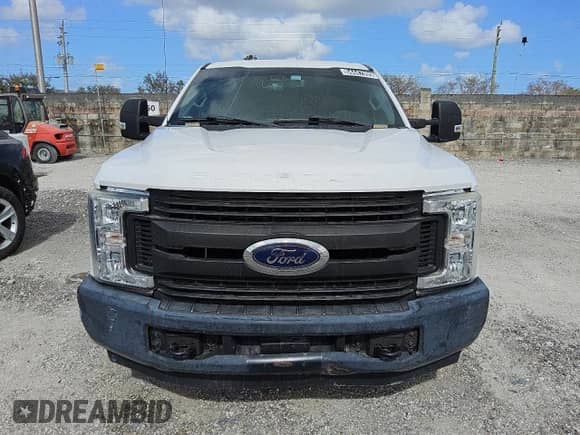 2018 Ford F-250 XL z VIN 1FT7W2A67JEC45748, wystawiony jako Copart lot #54447895 z przebiegiem 189 511 mil mil oraz Czysty tytuł • Clean title. Historia ofert i sprzedaży dostępna na DreamBid. Obrazek 5.