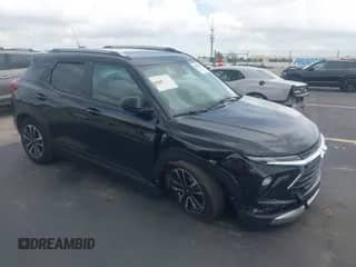 2025 Chevrolet TrailBlazer LT z VIN KL79MPSL8SB179601, wystawiony jako IAAI lot #42849956 z przebiegiem 3 816 mil mil oraz . Historia ofert i sprzedaży dostępna na DreamBid. Obrazek 1.