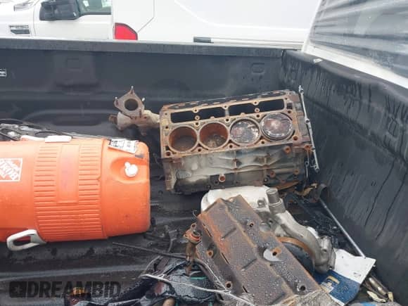 2015 Chevrolet Silverado 2500HD LTZ z VIN 1GC1CWEG9FF126514, wystawiony jako IAAI lot #41897687 z przebiegiem 207 231 mil mil oraz . Historia ofert i sprzedaży dostępna na DreamBid. Obrazek 17.