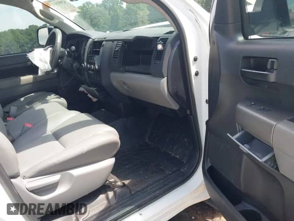 2013 Toyota Tundra z VIN 5TFRU5F14DX029880, wystawiony jako IAAI lot #43081536 z przebiegiem 198 758 mil mil oraz . Historia ofert i sprzedaży dostępna na DreamBid. Obrazek 5.