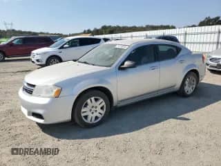 2011 Dodge Avenger Express z VIN 1B3BD4FB0BN537357, wystawiony jako Copart lot #71213045 z przebiegiem 144 311 mil mil oraz Szkoda całkowita • Salvage title. Historia ofert i sprzedaży dostępna na DreamBid. Obrazek 1.